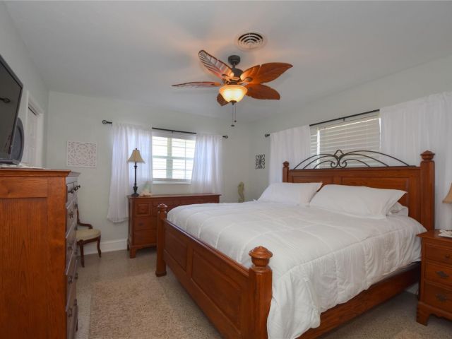 Home for sale at 1825 NE 27th Dr - photo 5431685