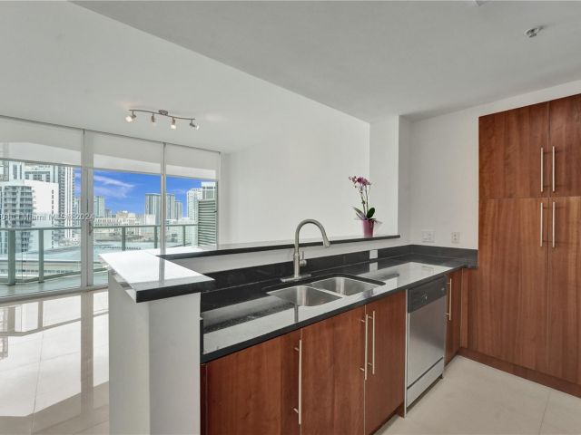 Apartment for sale  Unit #T-2205 - photo 5422839