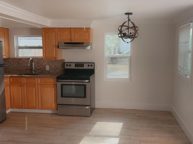 Home for rent at 840 SW 9th Street Street - photo 5421368