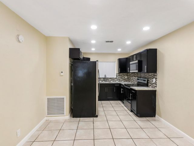 Home for rent at 7901 NW 33rd St 1 - photo 5420992