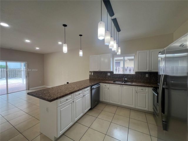 Home for rent at 18348 SW 139th Pl 18348 - photo 5422264