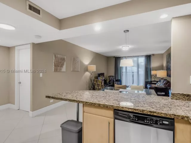 1-bedroom condo for sale in Miami Beach - 2301 Collins Ave 325 - MondialRealty
