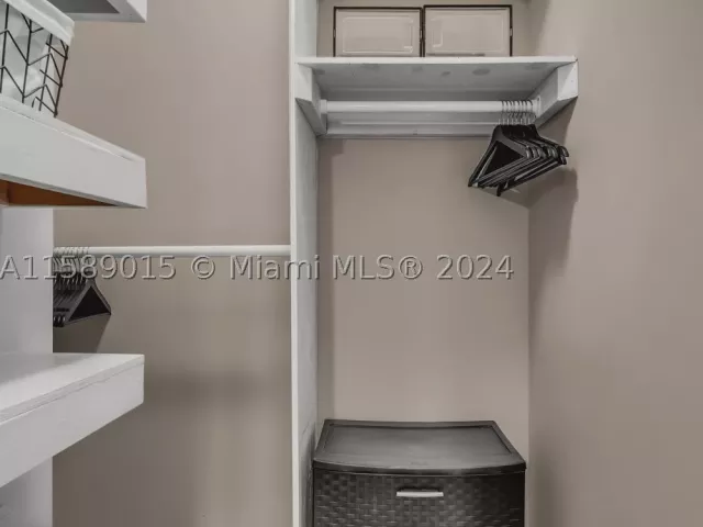 1-bedroom condo for sale in Miami Beach - 2301 Collins Ave 325 - MondialRealty