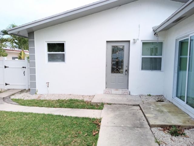 Home for rent at 305 NW 4th Avenue - photo 5427877