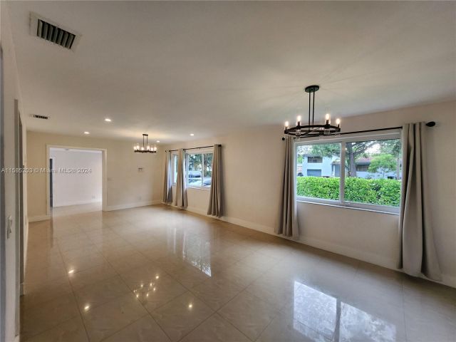 Home for rent at 12535 NE Miami Pl - photo 5469735