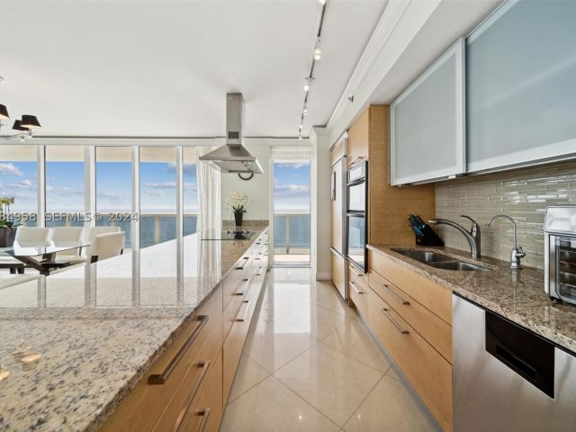 3-bedroom condo for sale in Hallandale Beach - 1830 S Ocean Dr 1701 - MondialRealty