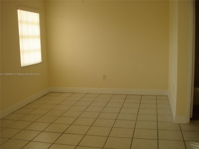 Home for rent at 696 SW 16th Ter 696 - photo 5424900