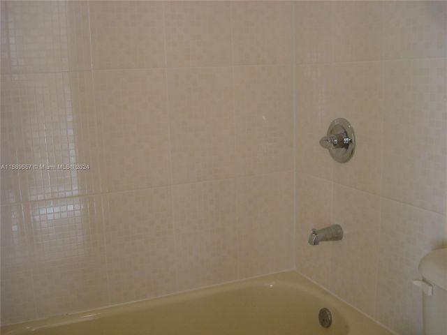 Home for rent at 696 SW 16th Ter 696 - photo 5424901