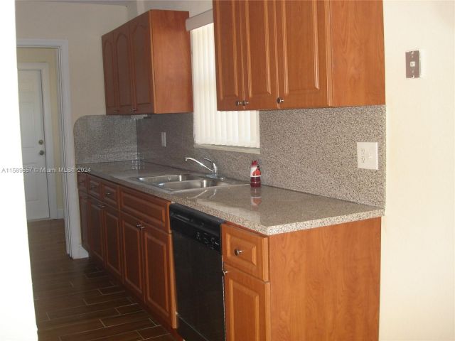 Home for rent at 696 SW 16th Ter 696 - photo 5424902