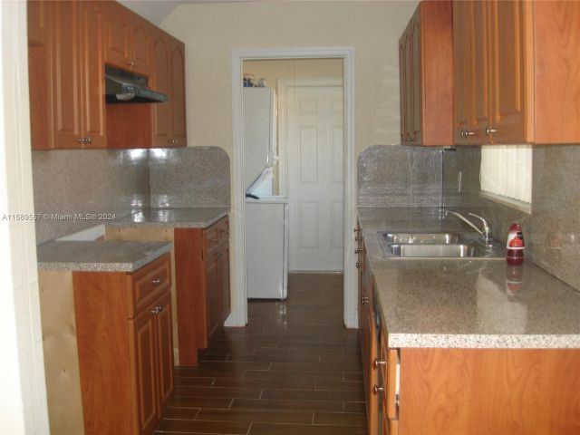 Home for rent at 696 SW 16th Ter 696 - photo 5424903