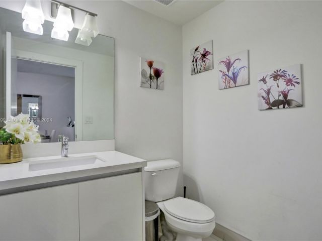 Home for rent at 10265 NW 72nd Ter - photo 5429266