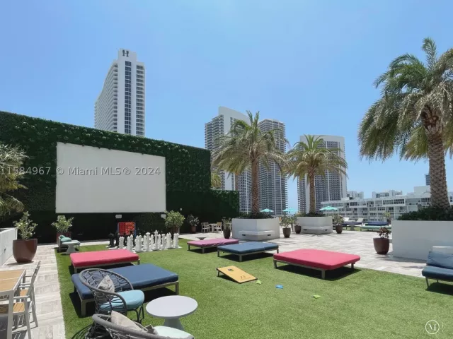3-bedroom condo for rent in Hollywood - 4010 S Ocean Dr R504 - MondialRealty