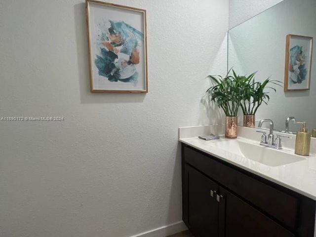 Home for sale at 825 SE 19th St 825 - photo 5430954