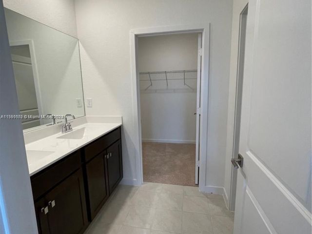 Home for sale at 825 SE 19th St 825 - photo 5430956