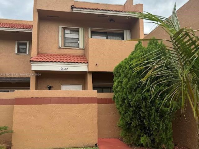 Home for rent at 12032 S Las Palmas Dr 12032 - photo 5436011