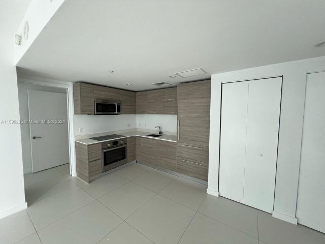 Apartment for rent  Unit # - photo 5432665