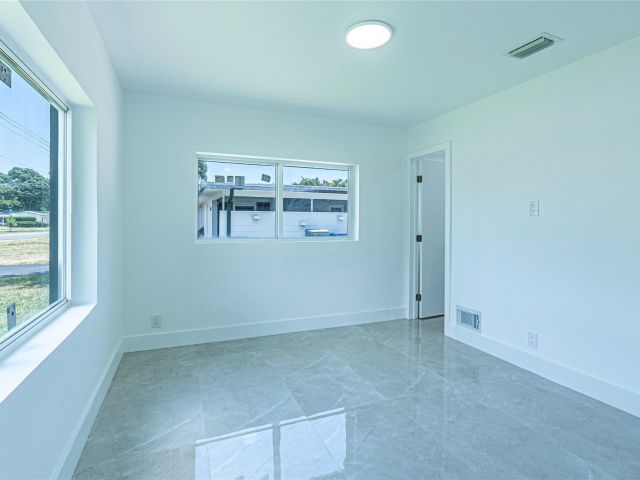 Home for sale at 1218 SW 20th St - photo 5508565
