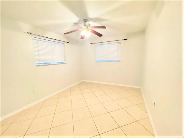 Home for rent at 700 NE 168th Street - photo 5432077