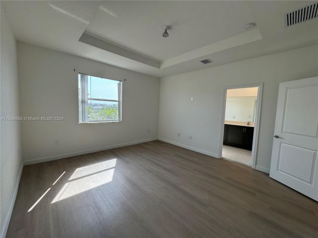 Home for rent at 1110 SE 27th Ter 1110 - photo 5432874