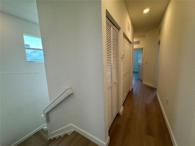 Home for rent at 1110 SE 27th Ter 1110 - photo 5432875