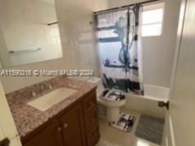 Home for rent at 165 NE 162nd St 165 - photo 5436703