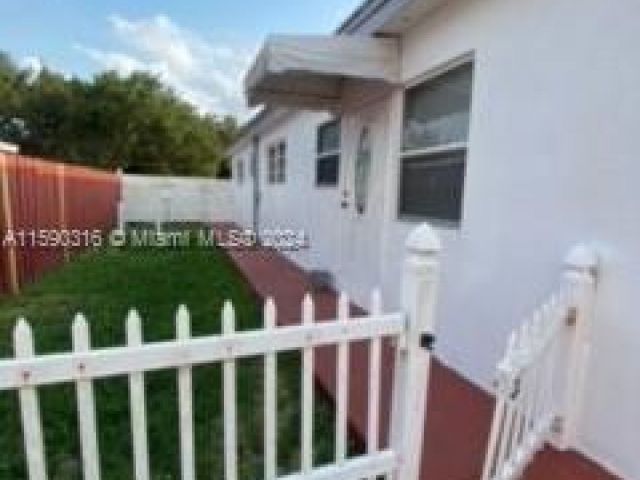 Home for rent at 165 NE 162nd St 165 - photo 5436709