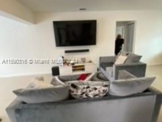 Home for rent at 165 NE 162nd St 165 - photo 5436717