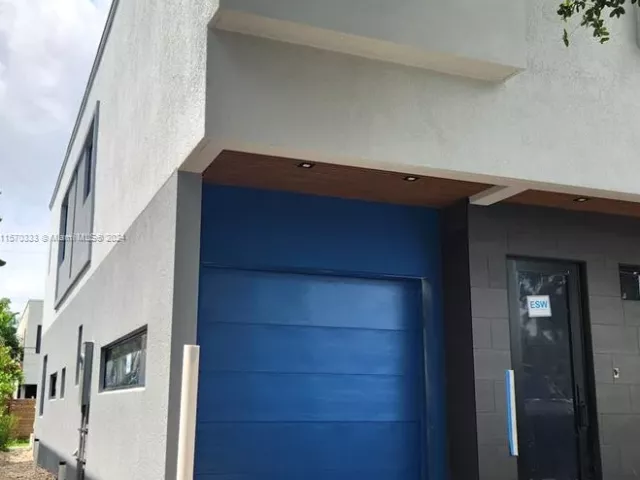 3-bedroom home for sale in Fort Lauderdale - 808 SW 9th St 808-A - MondialRealty