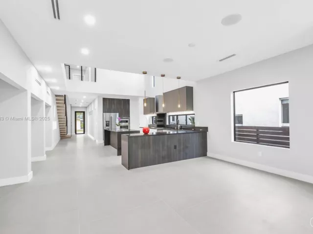 3-bedroom home for sale in Fort Lauderdale - 808 SW 9th St 808-A - MondialRealty