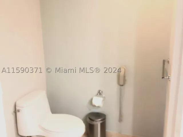 2-bedroom condo for sale in Sunny Isles Beach - 18683 Collins Ave 1907 - MondialRealty
