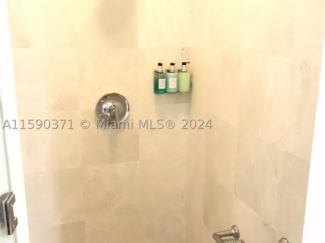 2-bedroom condo for sale in Sunny Isles Beach - 18683 Collins Ave 1907 - MondialRealty