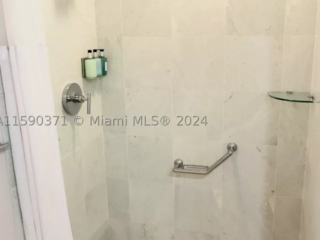 2-bedroom condo for sale in Sunny Isles Beach - 18683 Collins Ave 1907 - MondialRealty