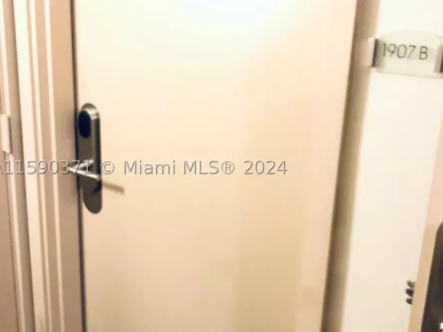 2-bedroom condo for sale in Sunny Isles Beach - 18683 Collins Ave 1907 - MondialRealty