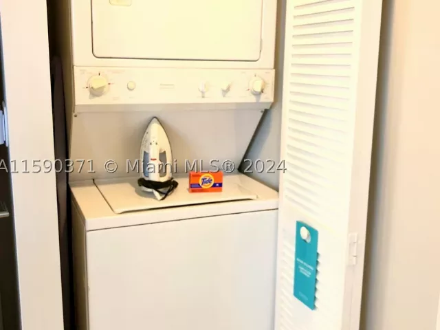 2-bedroom condo for sale in Sunny Isles Beach - 18683 Collins Ave 1907 - MondialRealty