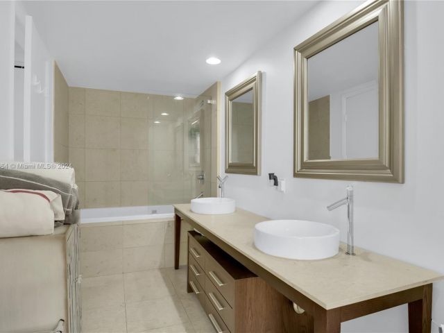 Apartment for sale  Unit #4711 - photo 5434661