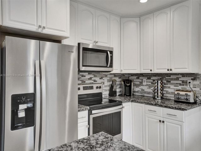 Home for rent at 2211 NE 61st Ct - photo 5433659