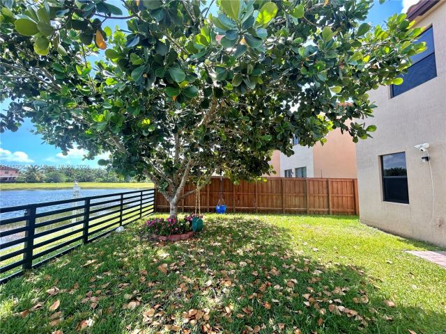 Home for sale at 3749 NE 2nd St - photo 5486097