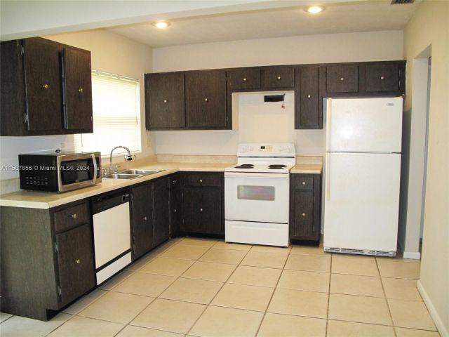 Home for rent at 12320 SW 105 ST - photo 5435659