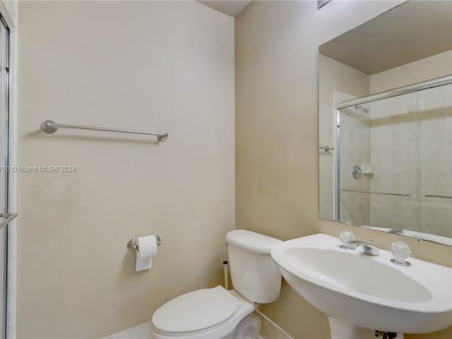 Home for sale at 1033 NE 17th Way 2102 - photo 5436512