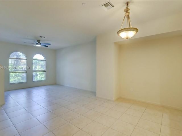 Home for sale at 1033 NE 17th Way 2102 - photo 5436525