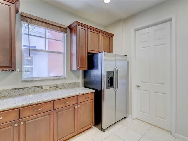 Home for sale at 1033 NE 17th Way 2102 - photo 5436529