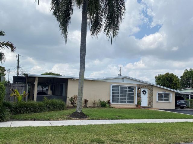 Home for sale at 10520 SW 27th St - photo 5483578