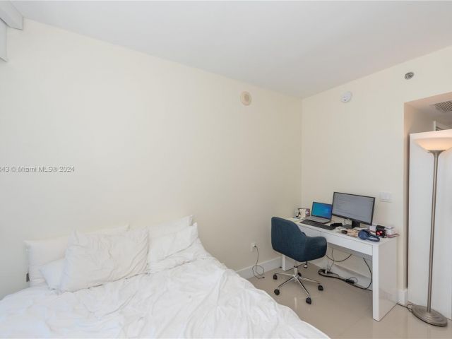 Apartment for rent  Unit #4213 - photo 5441542