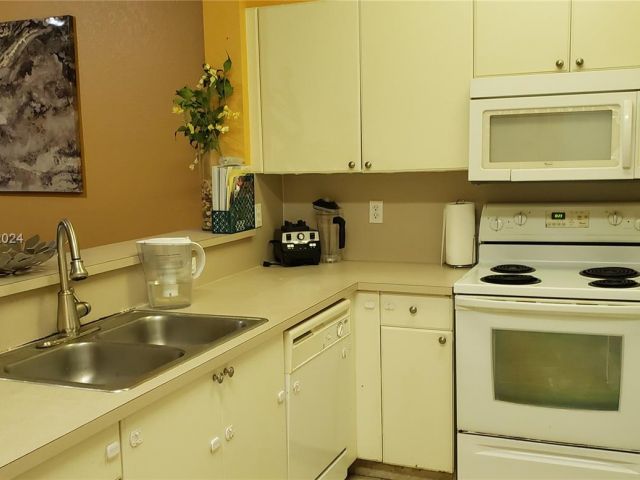 Home for sale at 10778 NW 84th St 3-27 - photo 5465691