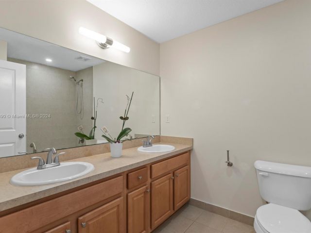 Home for rent at 385 NE 194th Ter - photo 5437403