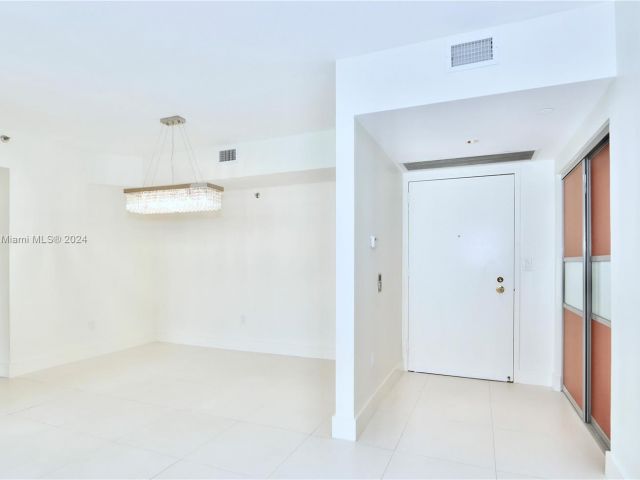 Apartment for sale  Unit #1003 - photo 5442281