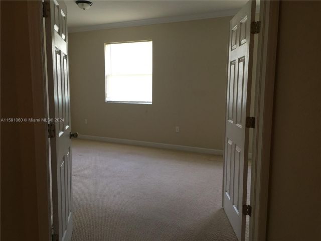 Home for rent at 1019 NE 207th Ter 1019 - photo 5437547