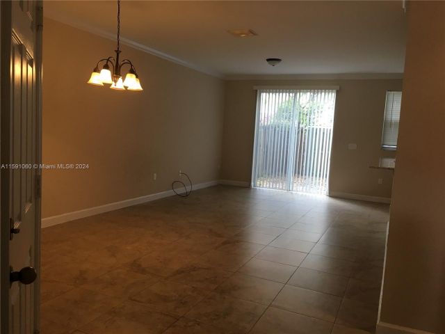 Home for rent at 1019 NE 207th Ter 1019 - photo 5437550