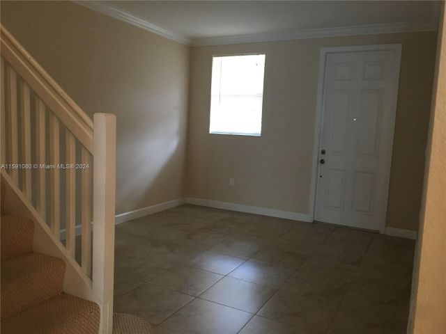 Home for rent at 1019 NE 207th Ter 1019 - photo 5437556