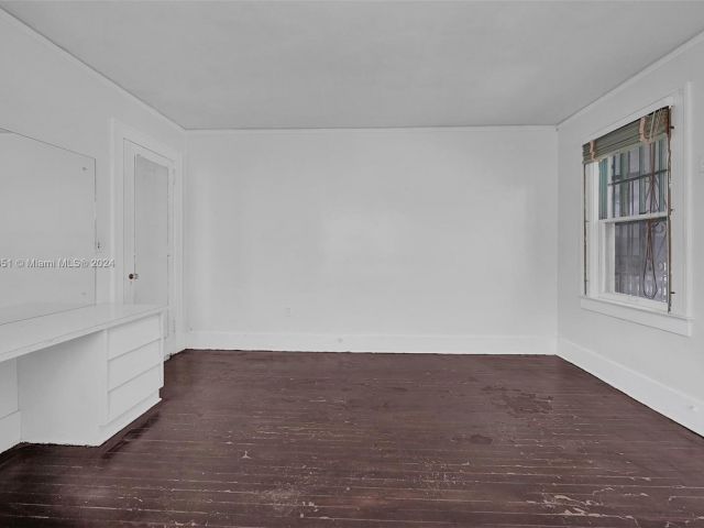 Home for rent at 405 SW 11th Ave 2 - photo 5437519